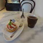 パティスリーメリクリ - 2011　イチジクのタルト、サービスの麦茶