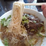 BANG SAEN - H.クウェティオヌア[牛肉ラーメン](センミー[麺]、チャーハン)980円(税込)