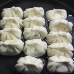 ホワイト餃子 - フライパンに置く（調理例）