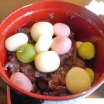 茶房 菊泉 - 「豆腐白玉ぜんざい」は、ラブライブ!サンシャイン!!劇中にも登場した一品（恐らく劇中では温かい方）で