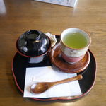 茶房 菊泉 - 色々と悩みましたが、今回は「豆腐白玉ぜんざい冷し」680円を注文。