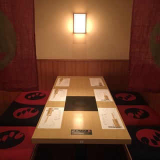 A modern Japanese space filled with the warmth of wood ◆Horigotatsu seats up to 30 people◎