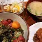 てっ平 - 鉄火丼＋ヒレカツ１枚セット。