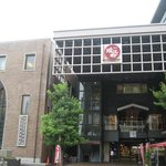 山さん寿司 - 市場外観