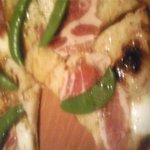 ピッツァ ベッカフィーコ - 八雲産生ハムとスナップエンドウのピザ