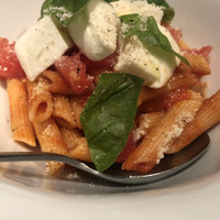 RISTORANTE Orobianco - ペンネ　モッツァレラチーズとバジリコのトマトソース　