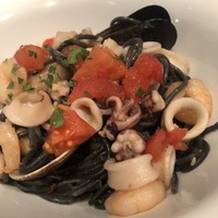 RISTORANTE Orobianco - イカスミを練り込んだスパゲッティー　魚介たっぷりのビアンコソース