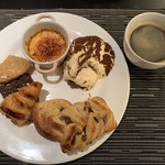 グラマラス・クロス - ティラミス、クッキー、リンゴのブリュレ、デニッシュ、クロワッサン