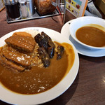 カレーハウス CoCo壱番屋 - ●メンチカツカレー721税込
・400g103税込
・2辛42円税
・なす154円税込
・追加ソース103円税込
●ヤサイサラダ185円税込
計1308円税込。