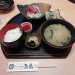 魚源 - 刺身定食1200円　ごはん中