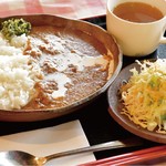 赤い屋根の喫茶店 駅舎 - 名物！激馬かなぎカレー