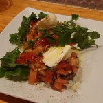 カサレッチョ - ストラッキーノチーズとトマトのブルスケッタ