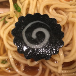 らぁ麺 はやし田 - 可愛い黒いナルト