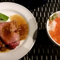 カフェトスカ - ローストビーフとイクラ丼