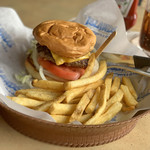 Islans Fine Burgers and Drinks - 