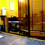 蕎麦喰い処 利めい庵 - テーブル席もあり