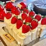 チムニー - 苺のショート、りんごムース、ボネ（エスプレッソのプディング）