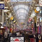 Toriyuu - 土曜日の15時ごろ。
      東急目黒線、武蔵小山駅から続く商店街「パルム」
      大勢の人が行き交います。