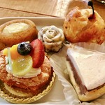 チムニー - ９皿目＠ティグレ、バラのクランチチョコ、姫りんごのパイ、ダコフリュイ、チョコミントのケーキ