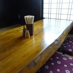 蕎麦処 若佐 - 一枚板のテーブルも3卓