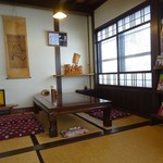 蕎麦処 若佐 - 4人用のテーブルは3卓