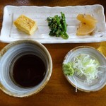蕎麦処 若佐 - お通し的なものとツユ＆薬味