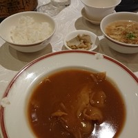 筑紫樓 銀座店 - 特製ふかひれ姿煮込み