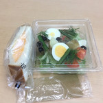 レシピ&マーケット - ふわふわ濃厚卵サンド360円、ニース風サラダハーフ380円