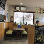 お食事処 渡舟 - 店内風景 昼時だけど直ぐにはいれましたよ〜