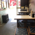 大脇 - テーブル席が三卓だけの店内、これで半世紀の歴史がある！