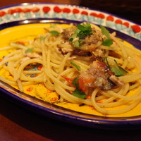 フィーコディンディア - 焼きサンマとチェリートマト・ケイパーのスパゲティ