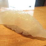 鮨処とうげ - １日８食限定・店主のこだわりランチ　１８００円（税込）の握り・平目のアップ【２０１８年１２月】