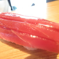 鮨処とうげ - １日８食限定・店主のこだわりランチ　１８００円（税込）の握り・本鮪赤身のアップ【２０１８年１２月】