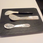 エディション・コウジ シモムラ - シロチョウガイのスプーン