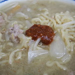 味の三平 - みそラーメン（辛味噌を入れる）