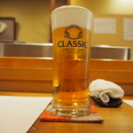 鮨処　喜楽 - 生ビール（泡が見事）