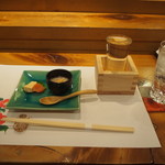 Sushi Dokoro Kiraku - 酒盗チーズ、毛蟹の茶碗蒸し、冷酒（北の勝）