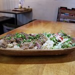 池袋ビッグアイランドグリルアンドバー - お肉屋さんのとっておきステーキ丼