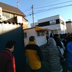 たいやき札幌柳屋 - この行列がハケるのに1時間半かかります。