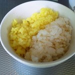 Rozamberitawadabaikinguresutoran - 五穀米とイエローライス