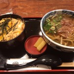 手打そば やっこ - 来ました。カツ丼とかけ蕎麦のセット。