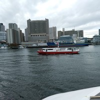 ザ・クルーズクラブ東京 - すれ違う屋形船