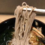 そばもん - この日は田舎蕎麦 or 更科蕎麦が選べたので更科チョイス。
            これは更科蕎麦なのか？。。。のアップ