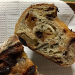 パンやきどころ RIKI - 和栗とセミドライ洋梨、カシス、チョコチップがたっぷり！