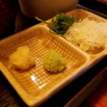 稲庭うどん 鴇 - ～稲庭うどん 鴇～
      天ぷらセットの薬味