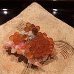 ろっかん - 秋鮭飯寿司と塩イクラ