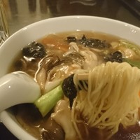 味の中華 羽衣 銀座本店 - 麺リフト