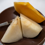 うを徳 - 2018.12 フルーツ盛り（新潟ルレクチェ、熊本太秋柿）