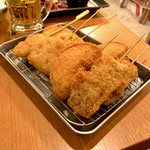 Kushikatsu Tanaka - ＊串カツ牛（1本:¥100）
                        ＊玉ネギ（1本:¥100）
                        ＊レンコン（1本: ¥100）
                        ＊串カツ豚（1本: ¥100）
                        ＊ぶり（1本: ¥150）