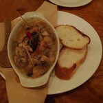 ジロラモ - 広島牡蠣とマッシュルームのアヒージョ